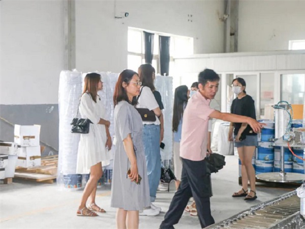 簡訊|琴島貝殼粉受到建筑設計院的關注——青島城鄉(xiāng)建筑設計院領導一行蒞臨我司